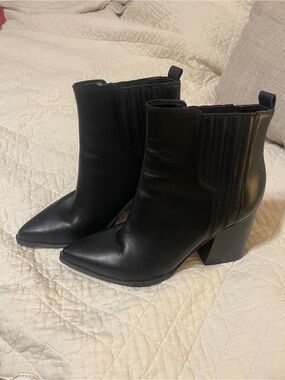 Marc Fisher LTD Black Leather Chelsea Ankle Boots Pointed Toe Block Heel Size 9M